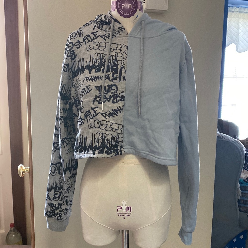 ❤️🤍💙 Blue/ Grey Graphic color blocked Crop hoodie